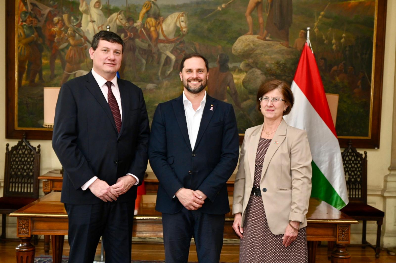 „Tisztelet a magyar népnek”